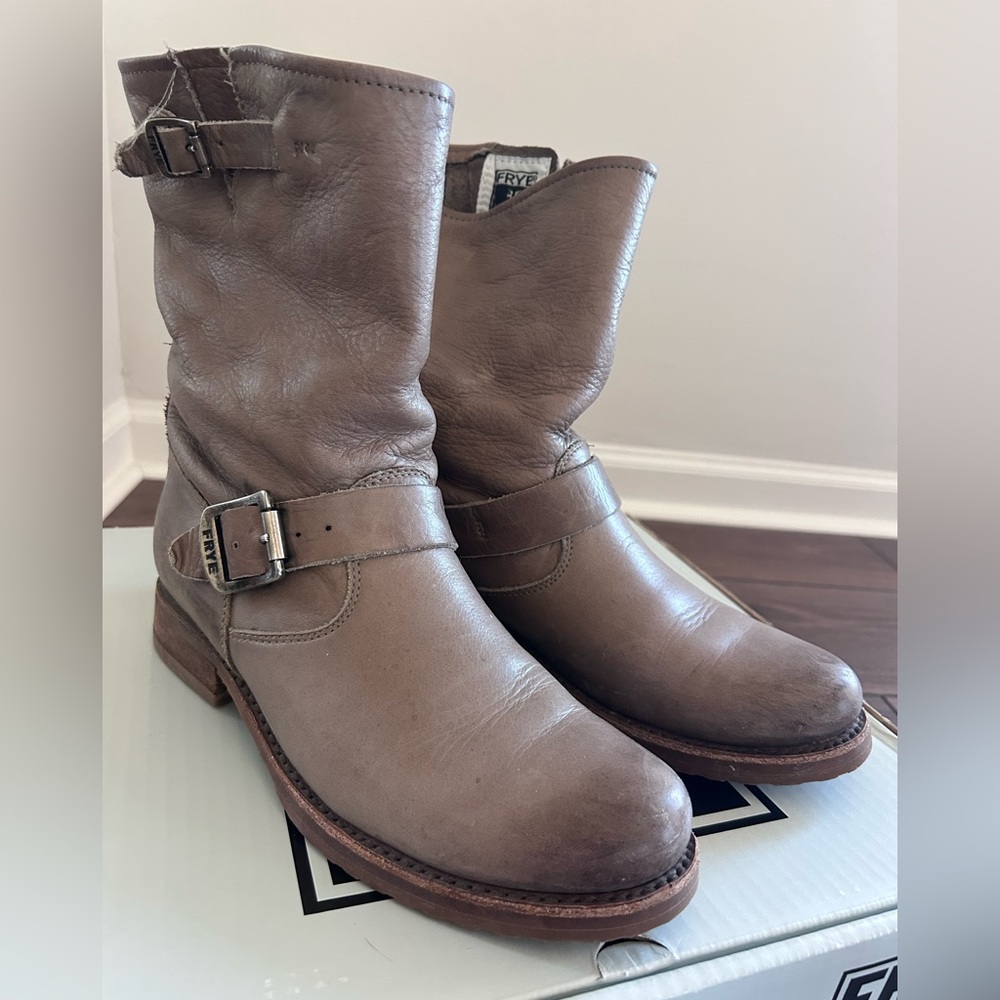 | Frye | Veronica Short Slouchy Boot